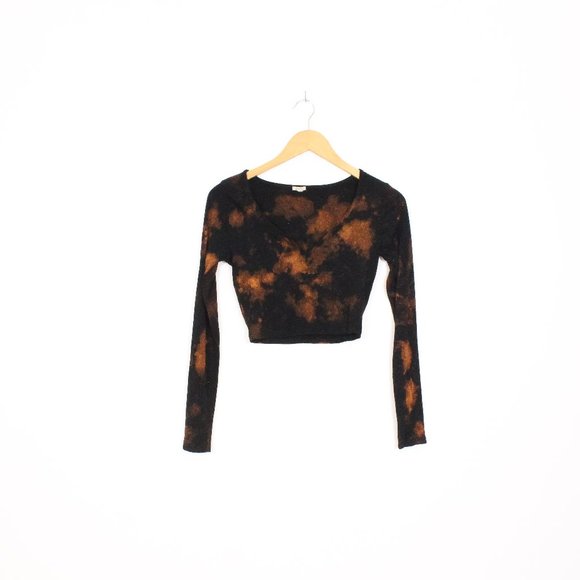 *Garage Notched Acid Washed Black Long Sleeve Cropped Top - Picture 3 of 6